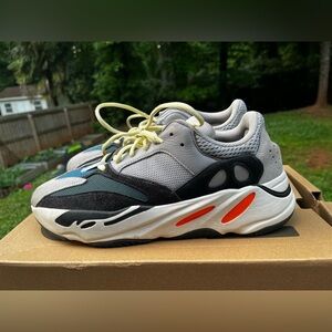 Yeezy 700 Wave Runner size 11